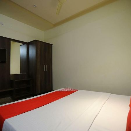 Oyo 40791 Hotel Hot N Fast Suratgarh 外观 照片