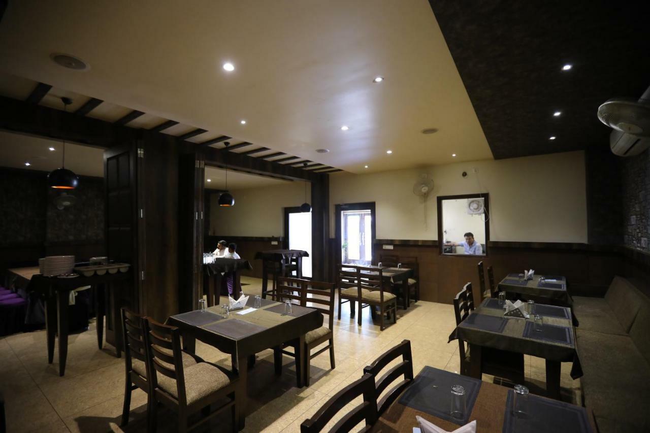 Oyo 40791 Hotel Hot N Fast Suratgarh 外观 照片