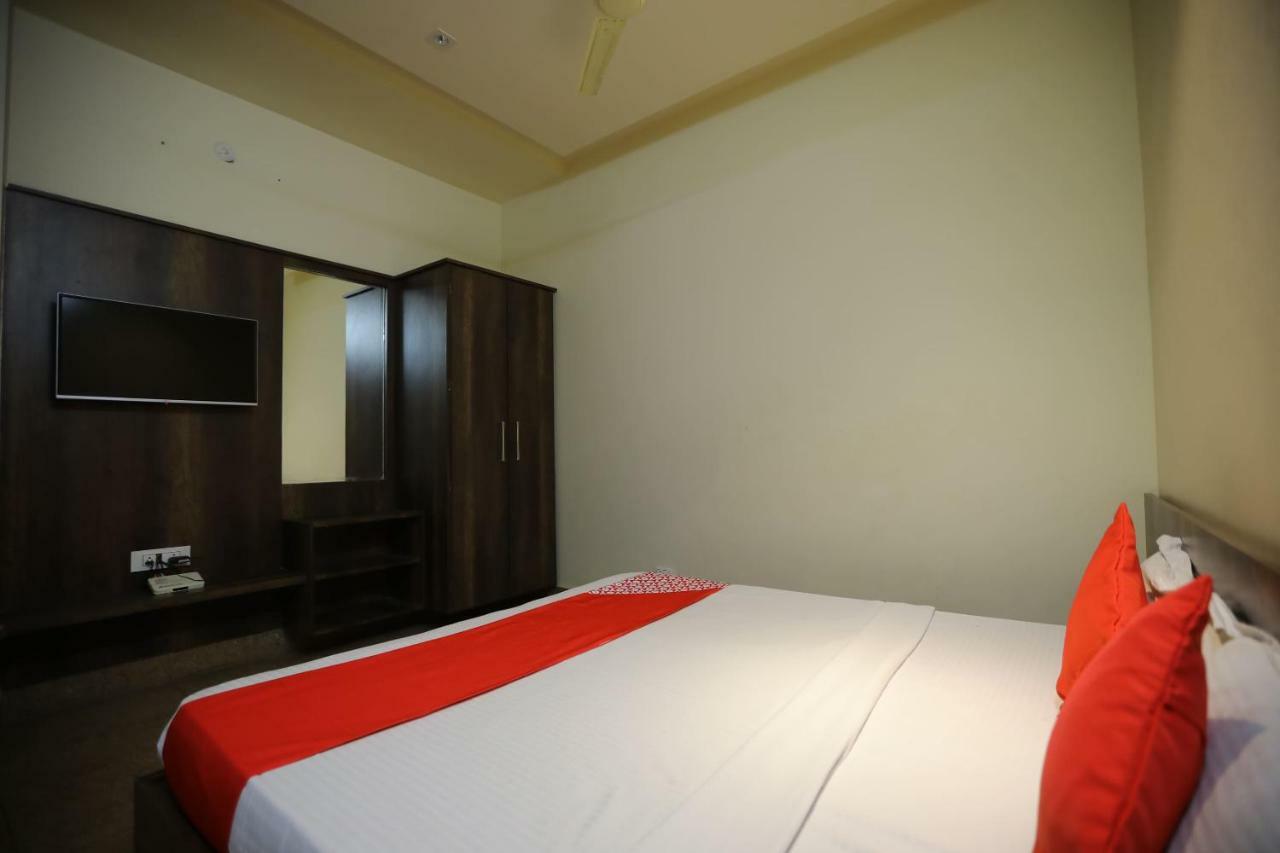 Oyo 40791 Hotel Hot N Fast Suratgarh 外观 照片