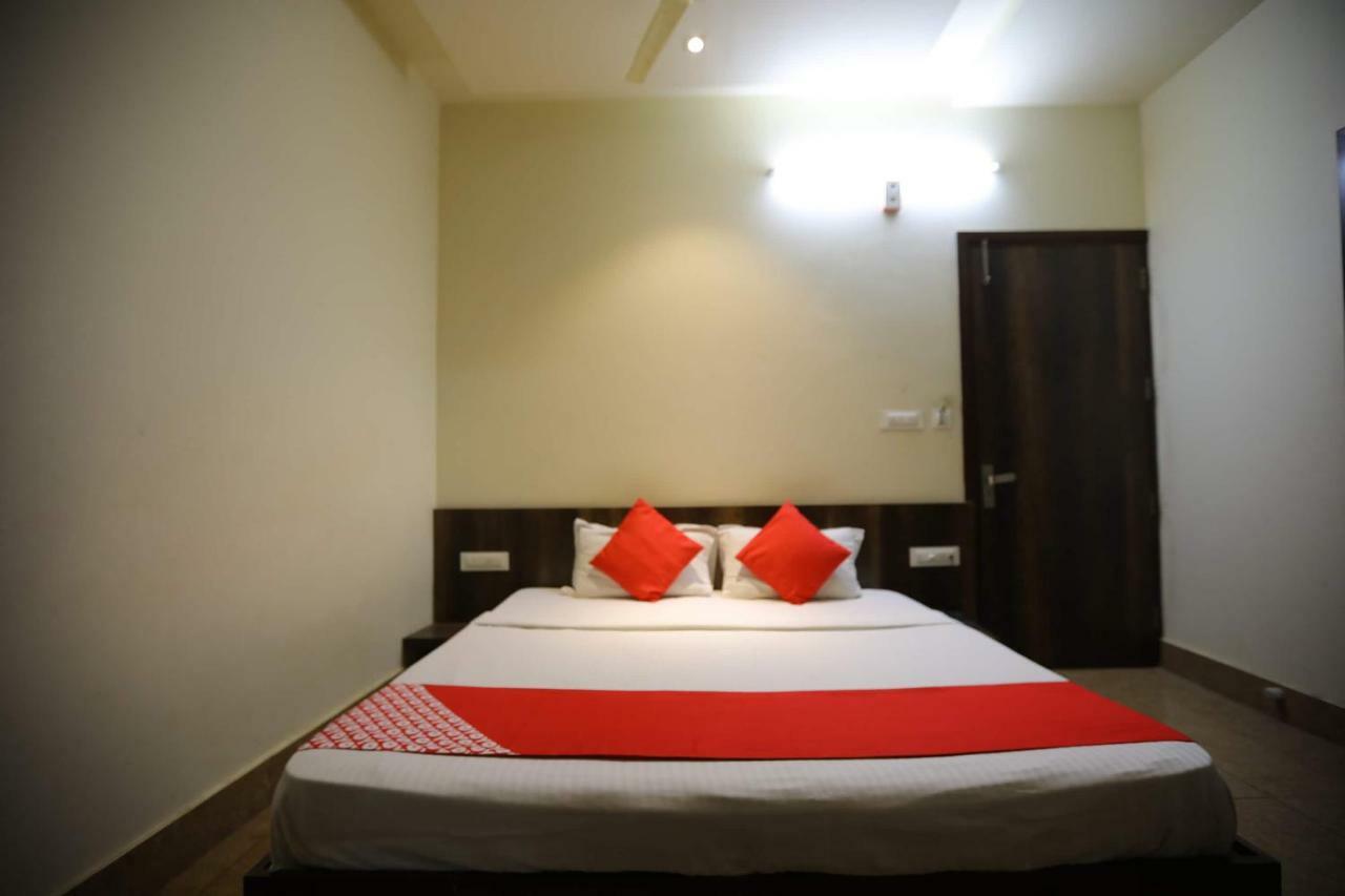 Oyo 40791 Hotel Hot N Fast Suratgarh 外观 照片